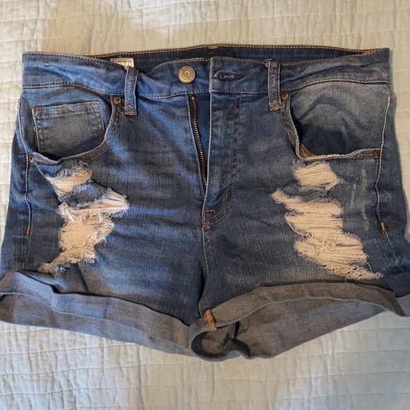 Size 10 distressed Aeropostale Jean Shorts - Picture 1 of 3